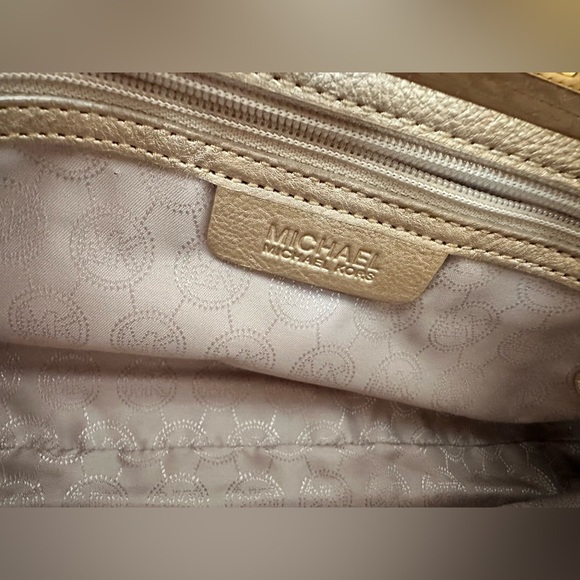 Michael Kors Glamorous Gold Berkley Clutch – NWT+ Dust Bag - Picture 6 of 9